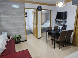 ENTIRE 2BR CONDO UNIT@8 SPATIAL CONDOMINIUM，位于达沃市的分契式公寓