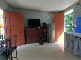 BOHOL Simple and Elegant Furnished Studio，位于塔比拉兰的公寓