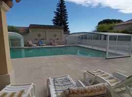 Gîte Les Oliviers avec piscine Mas de St Jean Ventoux，位于Saint-Romain-en-Viennois的酒店