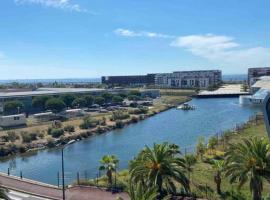 Charmant petit studio mezzanine avec climatisation，位于塞特港的酒店