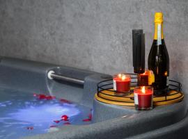 Riverside studio with Jacuzzi!，位于谢菲尔德的酒店