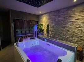 Bed & Wellness Chinel Luxe vakantiehuis met Sauna's en Bubbelbad，位于圣安娜兰的公寓