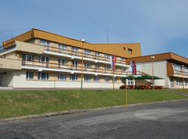 Hotel Baník，位于Nitrianske Rudno的酒店