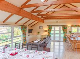 Stunning 7BR GardenVilla - Glasgow & Loch Lomond - Sleeps25 - PleasantHillScotland，位于米尔盖的酒店