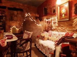 Room in Farmhouse - Romantic New Years Eve，位于Valeria的住宿加早餐旅馆