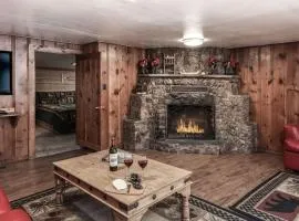 Coyote Cabin - Sleeps 10 - Hot Tub - Upper Canyon