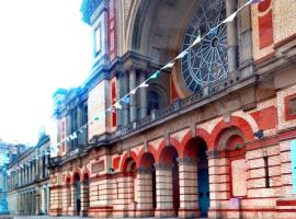 Alexandra Palace WILD CARD Woodgreen and Crouch End London，位于伦敦的酒店