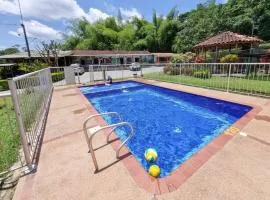 Chalet Familiar con Piscina