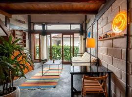 Surf Loft with Private Kitchen and Shared Pool Canggu，位于坎古的公寓