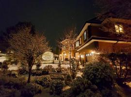 Villa Bellissimo FranTalia - Summer Express Kelowna B&B，位于基隆拿国际机场 - YLW附近的酒店