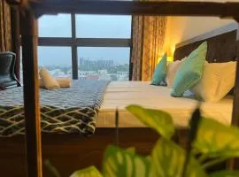 Modern 1 Bedroom Studio Prakrit Stays @ City Centre With Pool + Fort View + Free Wifi