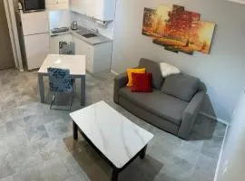 Fresh Private Apartment Lower level- 2 beds