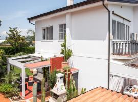 Villa Viola - 350 mt from the beach - Outdoor Jacuzzi，位于泰拉奇纳的酒店