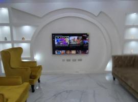 3 bed apartments at awoyaya, ibeju lekki. Lagos.，位于Awoyaya的酒店