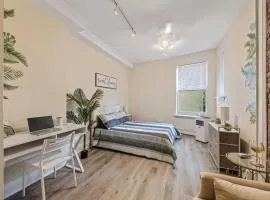 Minutes to NYC Sleeps 5