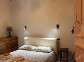 Curt da Beta - Casa vacanze con giardino, in Corte del XVIII secolo，位于Malnate的酒店