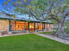 Lake Bywater Cottage，位于Walker Flat的酒店