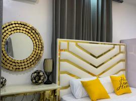 Beautiful single room studio apartment in Ilasan lekki magnanimous，位于莱基的酒店