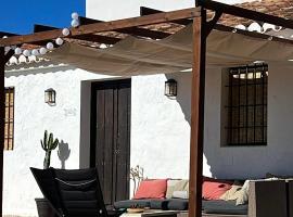Casa Rural “Los Campos”，位于Almogía的乡间豪华旅馆