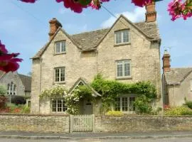 Holly Cottage, Coln St Aldwyns, Cotswolds
