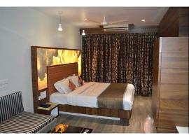 Hotel Relax Inn, Surat, Gujarat，位于苏拉特的酒店