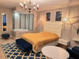 Romantic Jacuzzi Luxury Apartment，位于锡纳亚的带按摩浴缸的酒店