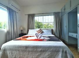 Inviting 3-Bed Apt in Whim Estate- nearScarborough，位于斯卡伯勒的酒店