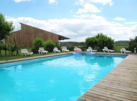 Maison contemporaine pour 12 personnes，位于La Sauvetat-de-Savères的酒店