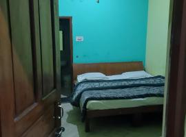Hotel Madhur new tourist lodge，位于Srīnagar的酒店