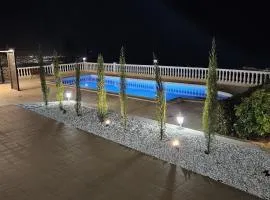 Cool 4-bedroom Villa with sea views