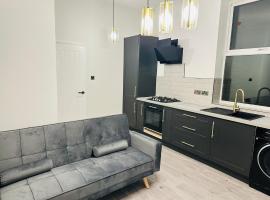 Newly Refurbished 1Bedroom 4 mins walk to Crystal Palace Station，位于水晶宫的酒店