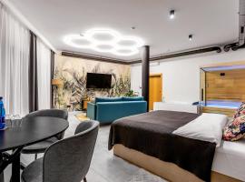 Warowna 2 Premium Spa Jacuzzi & Sauna，位于普什奇纳的带按摩浴缸的酒店