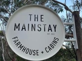 THE MAINSTAY Farmstay - book one of 4 houses or all 4, minutes to Seal Rocks!，位于Bungwahl的酒店