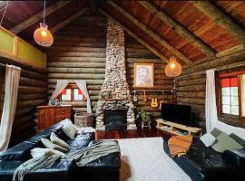 Coromandel Secluded Log Cabin Retreat，位于Hikuai的度假屋