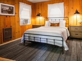 Inn at Sugar Pine Ranch，位于格罗夫兰的酒店