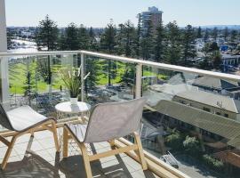 CityViews @ Glenelg * Pool/Beach * Free Parking *，位于格莱内尔格海滩屋游乐园附近的酒店