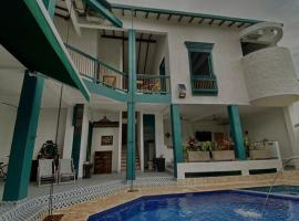 Casa en Cauca Viejo con piscina, Jacuzzi y aire acondicionado，位于杰里科的度假屋