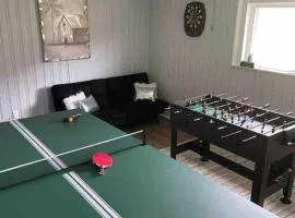 Farmhouse with game room, fire pit and creek