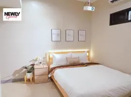 BnB98 Silom Hotel - 1 minutes from SKY TRAIN Sala Daeng station and SUBWAY Silom station