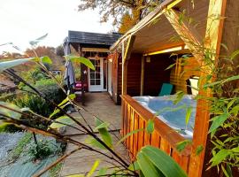 Chalet-studio Bien-Hetre，位于Fichous-Riumayou的酒店