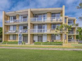 7 Flynn's Beach Apartment，位于麦夸里港的酒店