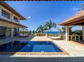 Scenic Seaview Villa Sea Dream for 9, Tennis Court, 5min walk to Kata Noi Beach，位于卡塔海滩的别墅