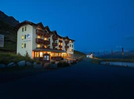 阿尔卑斯山间酒店，位于瓦尔迪登特罗的酒店