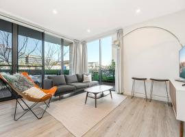 Penrith 3Br apt close toTrain station & Shopping，位于彭里斯的酒店