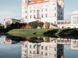 帕拉斯沃间诺酒店，位于Wojanów的酒店