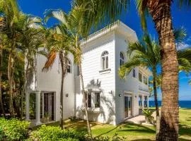 Luxury Oceanfront Villa with Amazing Views