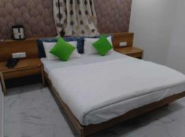 OYO Hotel Radhika Guest House，位于Nadiad的酒店