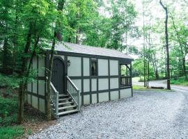 Tiny Home Cottage Near the Smokies #6 Greta，位于赛维尔维尔的小屋