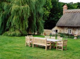 Afton Thatch: Beautiful Thatched Family Cottage，位于淡水的酒店