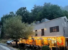 Vagabond Vieiras Beds & Communal Dinner Included Albergue LE-210